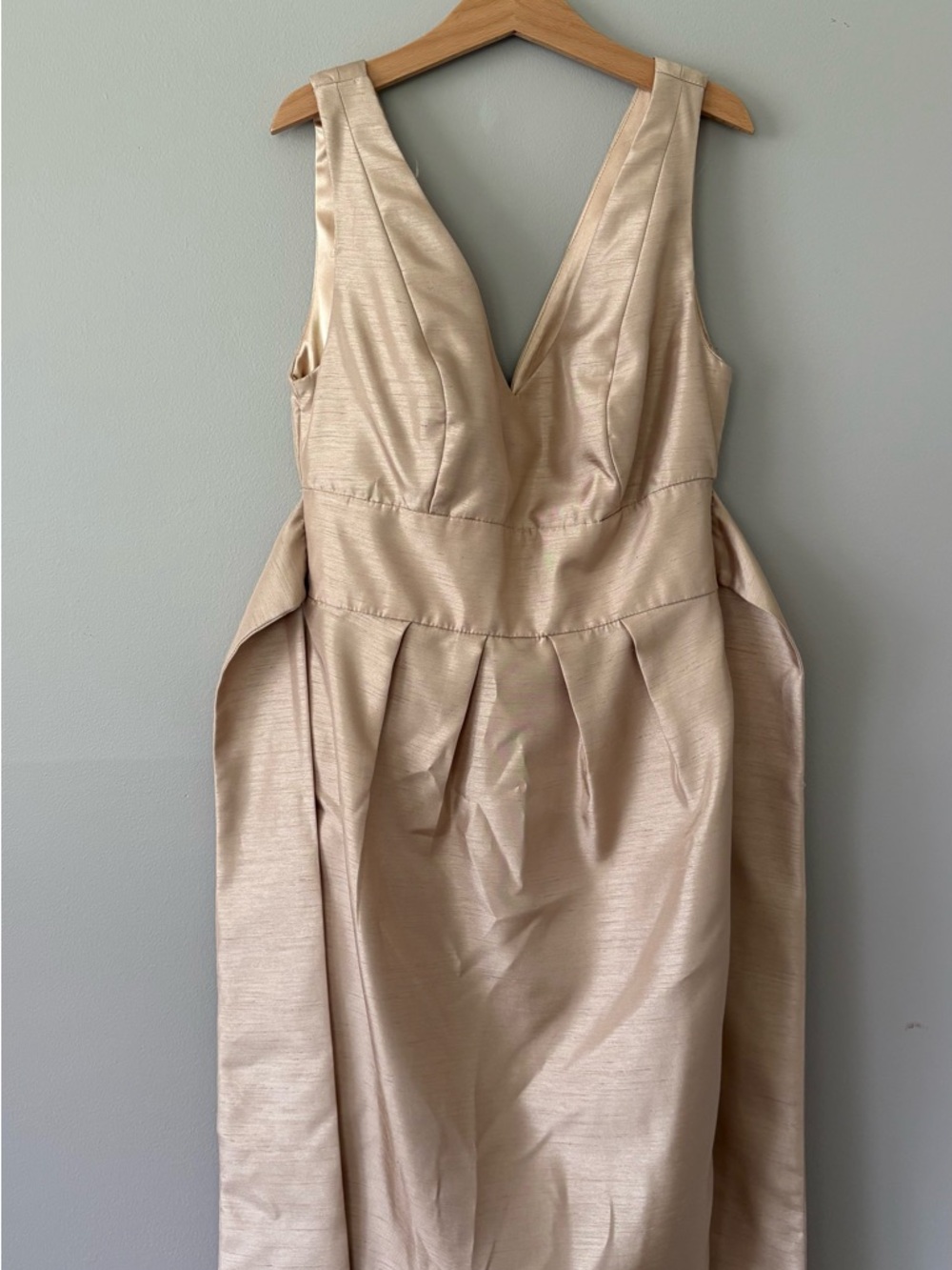 Jenny Yoo Elegant V-Neck Champagne Sleeveless Dress